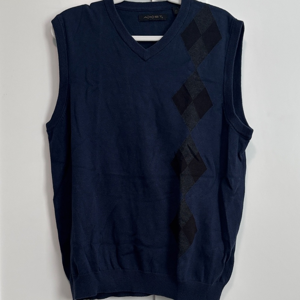 Axist Men's Navy Argyle V-Neck Sweater Vest